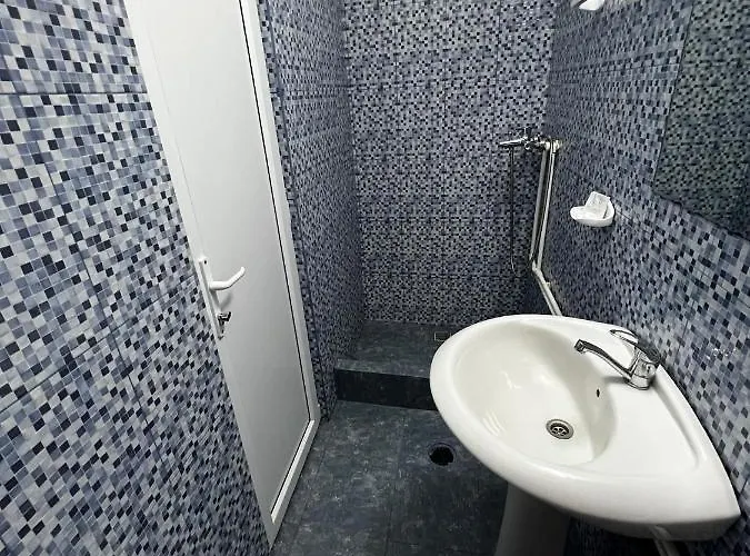 Asterias 招待所 3*