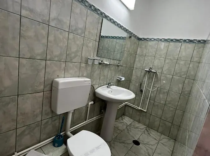 Asterias 招待所 3*